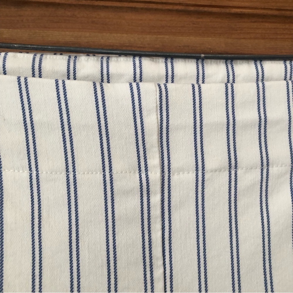 Chico/ Woman’s/Basic pull up Slit Ankle Pants / blue and white stripe / 1R-US 8R - Picture 3 of 7